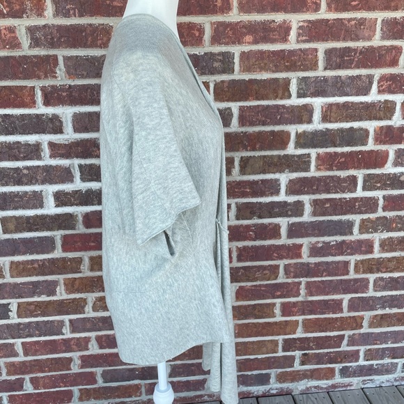 Ladies Banana Republic Gray Semi Sheer Longer Front Short Sleeve Cardigan Small - Picture 4 of 11